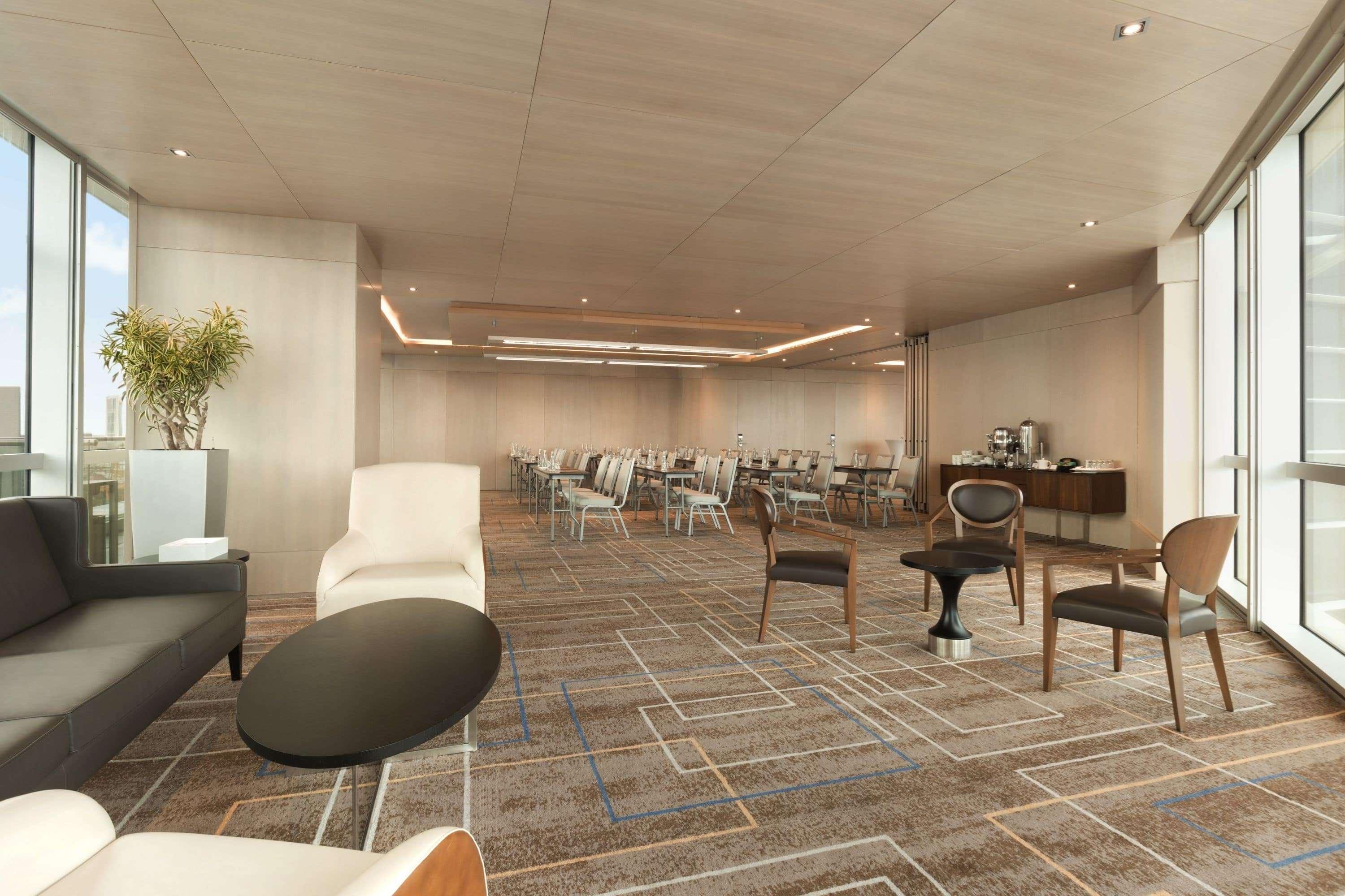 Wyndham Grand Istanbul Levent Hotel & Conference Center Exterior foto The Club lounge at KLIA