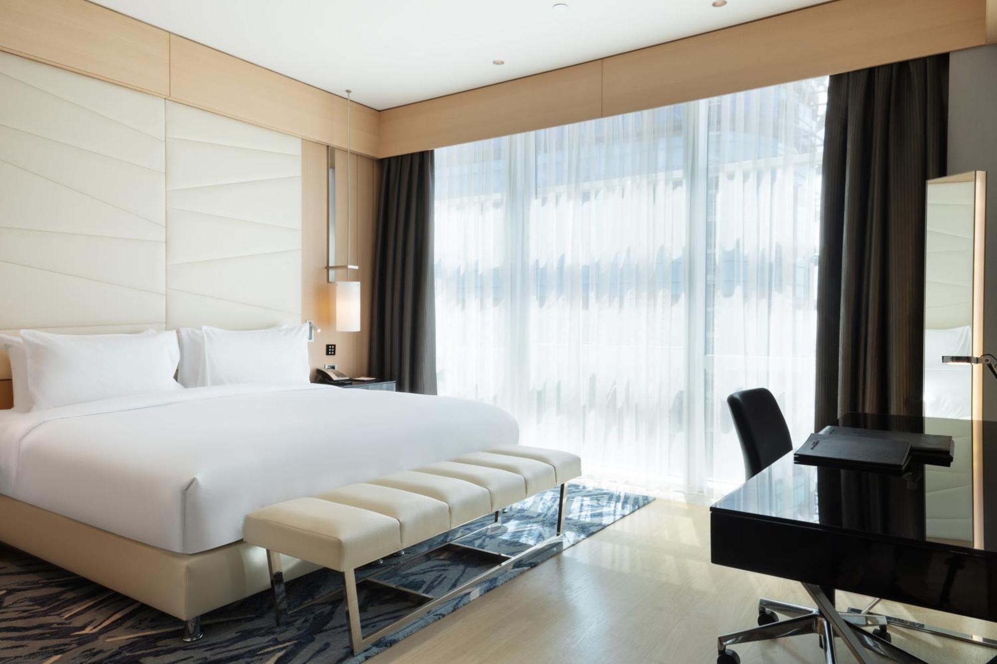Wyndham Grand Istanbul Levent Hotel & Conference Center Exterior foto A room at the hotel