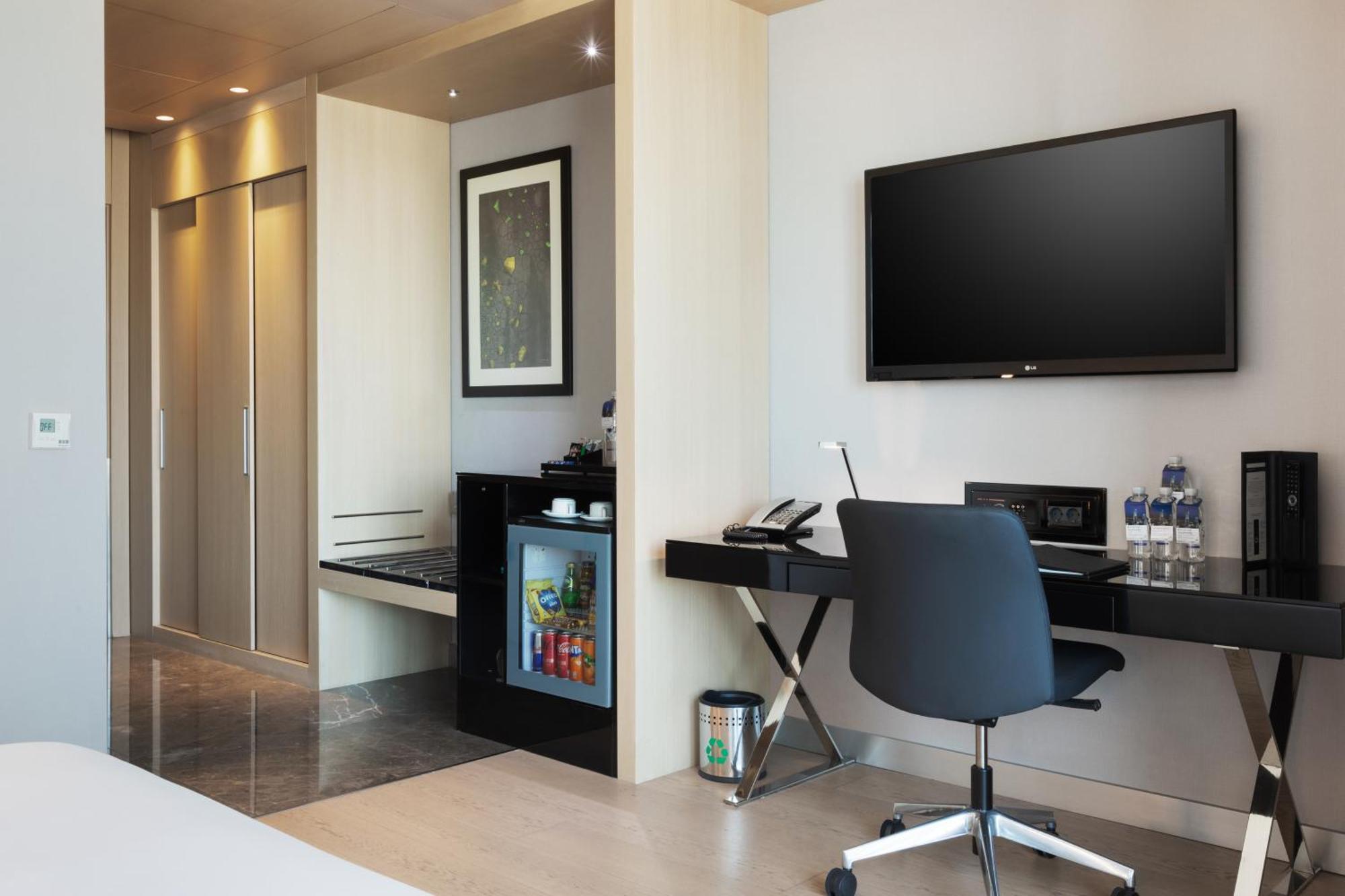 Wyndham Grand Istanbul Levent Hotel & Conference Center Exterior foto A room at the hotel