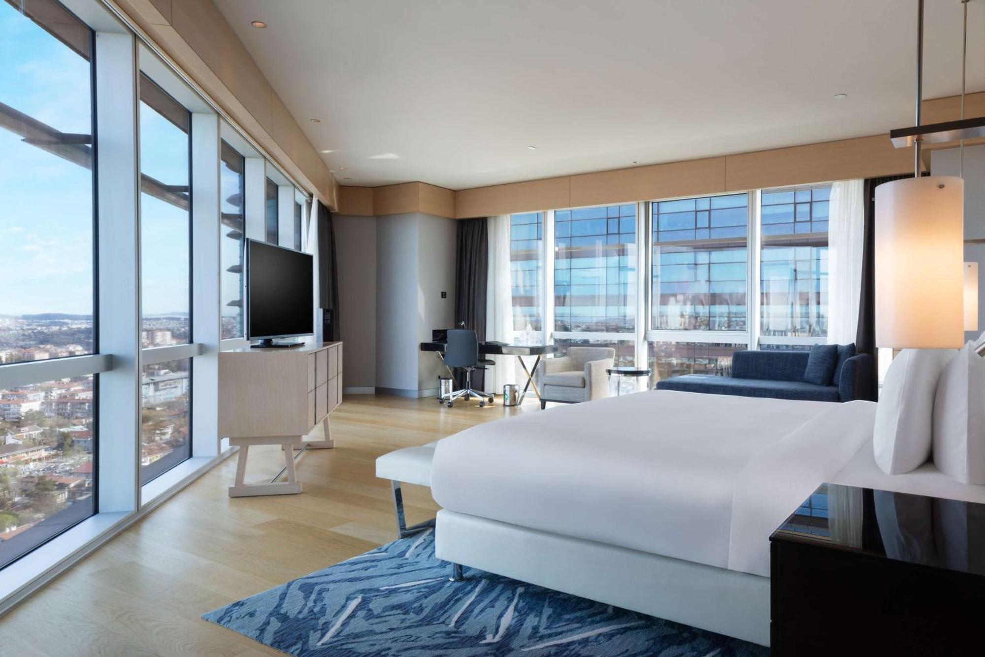 Wyndham Grand Istanbul Levent Hotel & Conference Center Exterior foto A guest room at the hotel