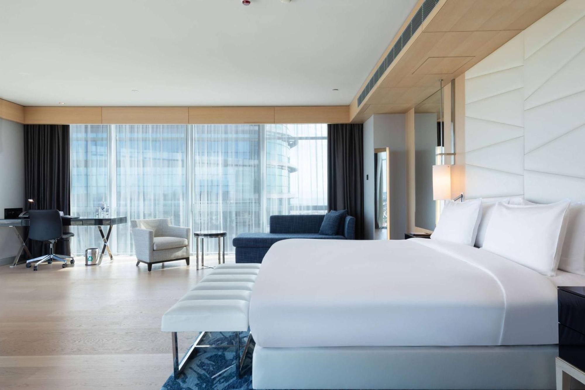 Wyndham Grand Istanbul Levent Hotel & Conference Center Exterior foto Deluxe Suite