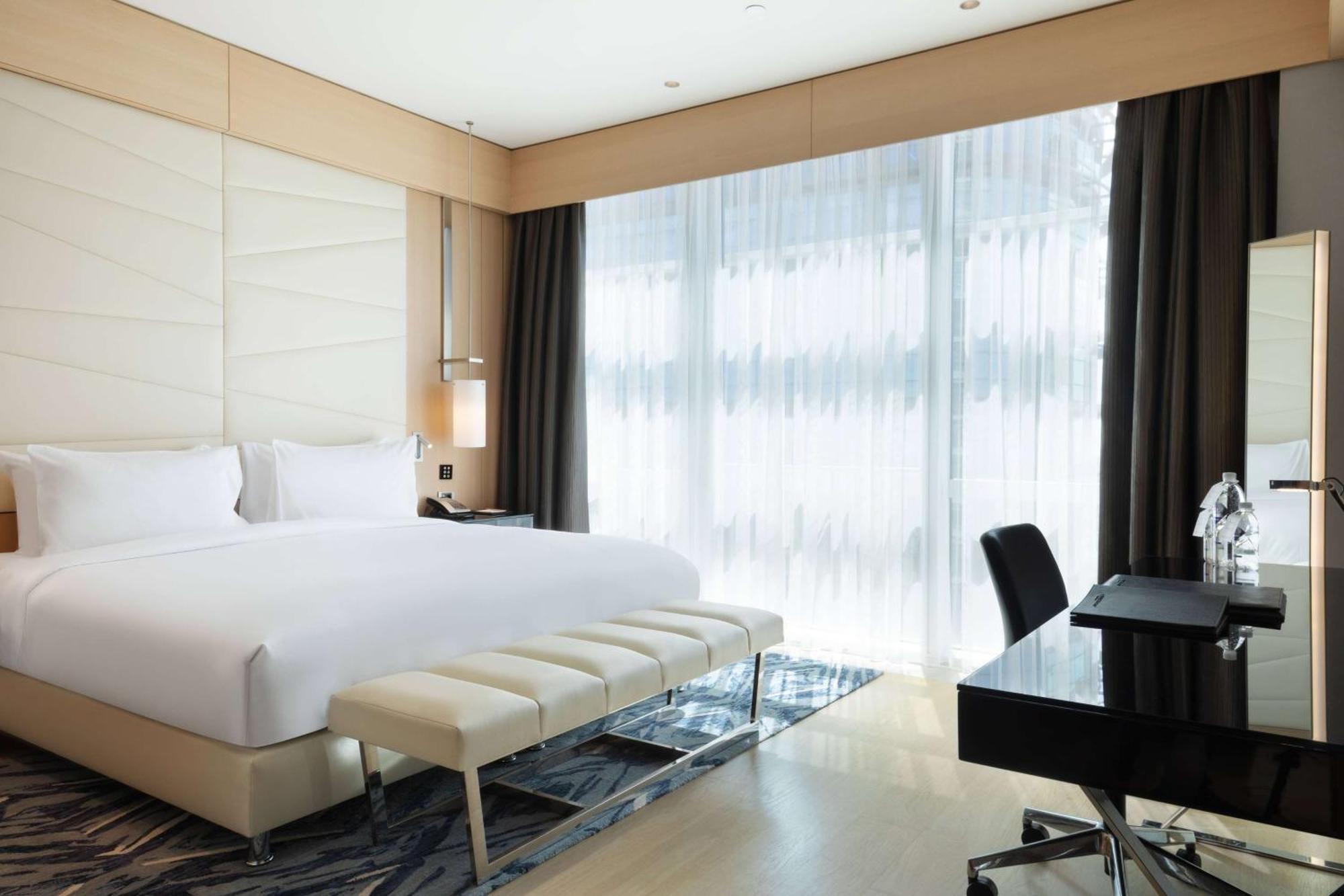 Wyndham Grand Istanbul Levent Hotel & Conference Center Exterior foto A room at the hotel
